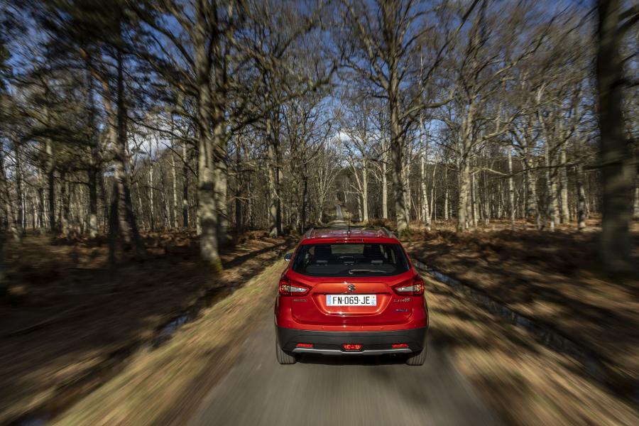  Suzuki SX4 S-Cross Hybrid 2020 года  (WW) (фото 8 из 40)